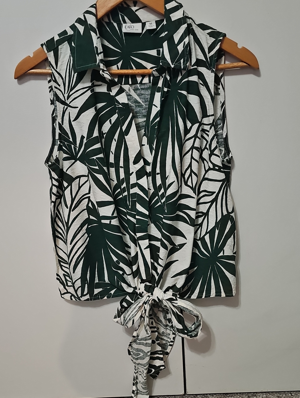 Cato Green & White Leaf-Print Tie-Front Sleeveless Top